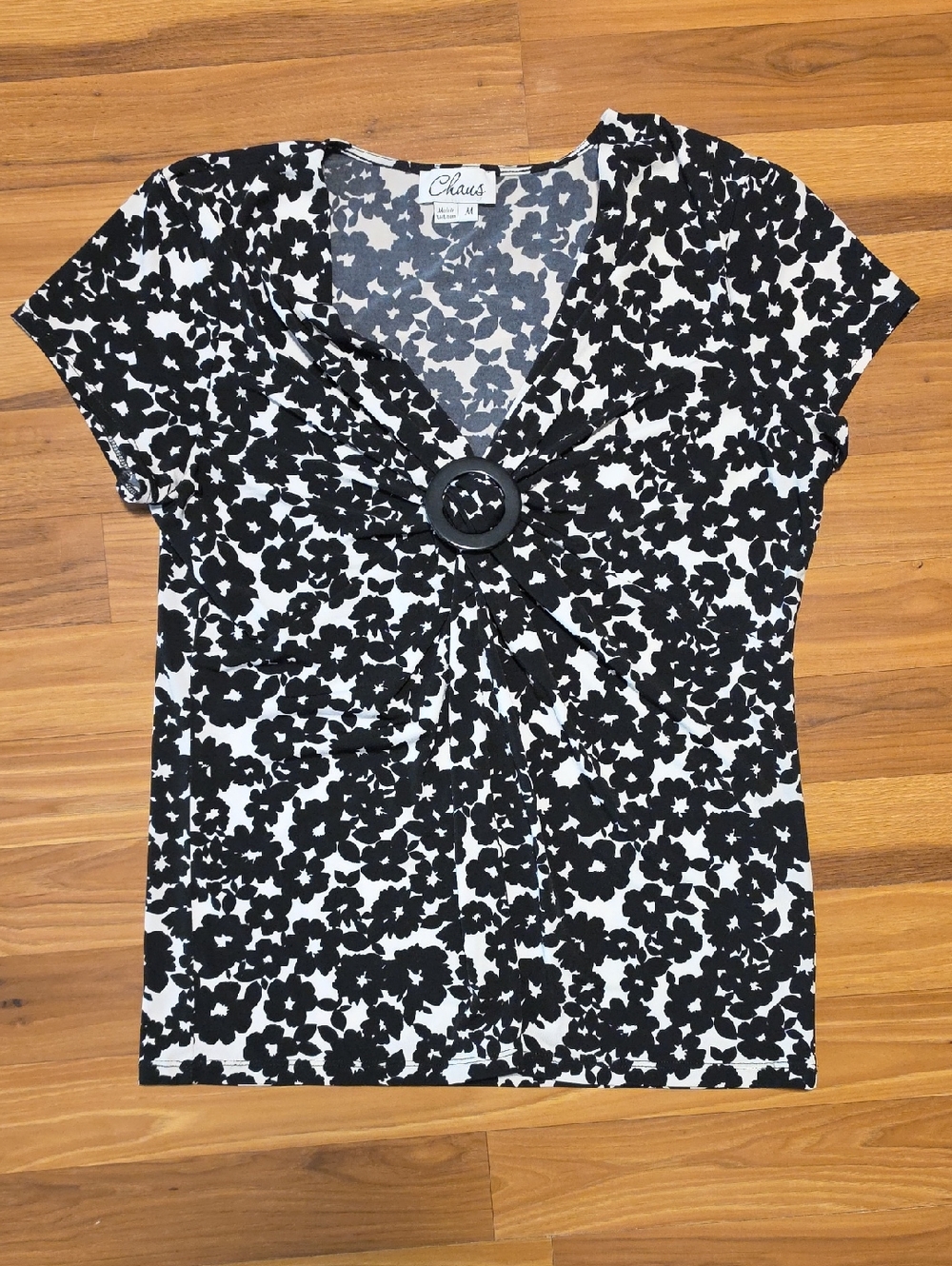 Chaus Black & White Floral Twist-Ring Short Sleeve Top
